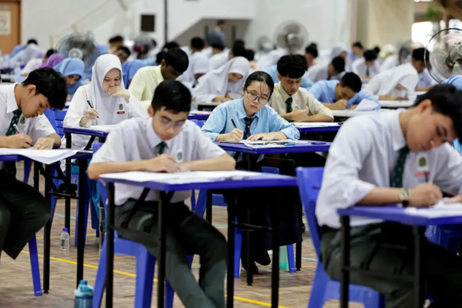 16岁以下学生手机禁令