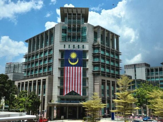 古晋校园石头霸凌