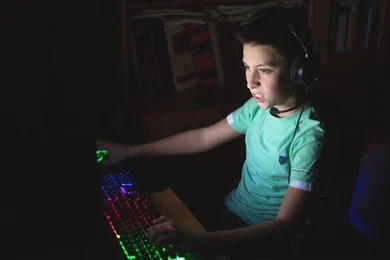 6岁男童被9岁哥哥割颈案