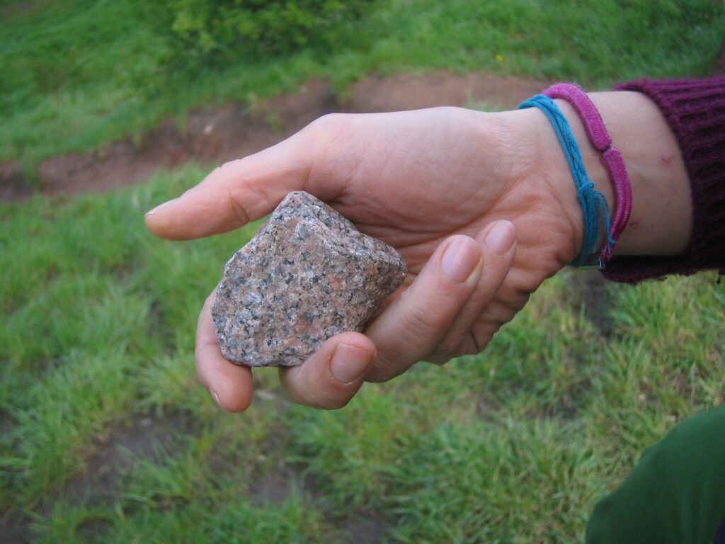 古晋校园石头霸凌